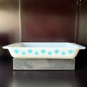 Pyrex Snowflake Baking Dish